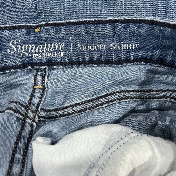 Levi’s - Picture 3 of 3